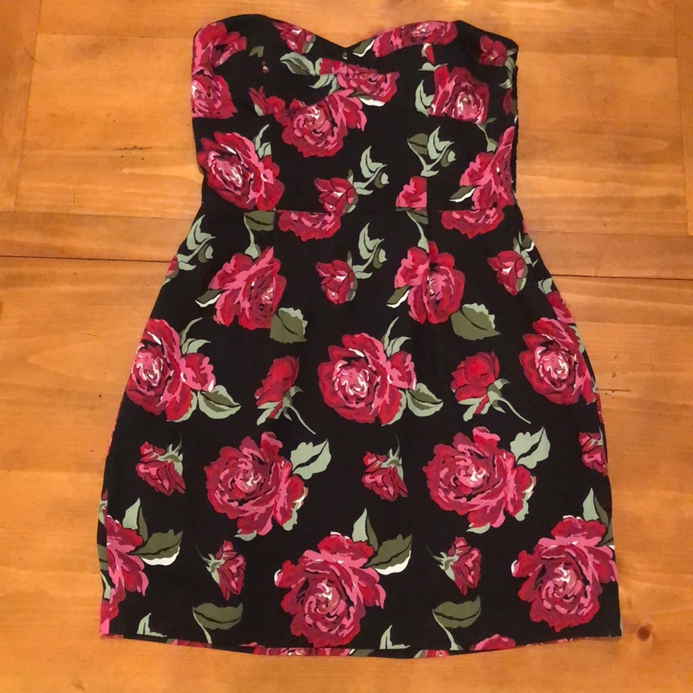 REPOSH BCBG red rose strapless dress